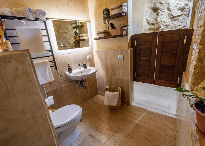 Charming Private Underground Retreat Self Check-in *