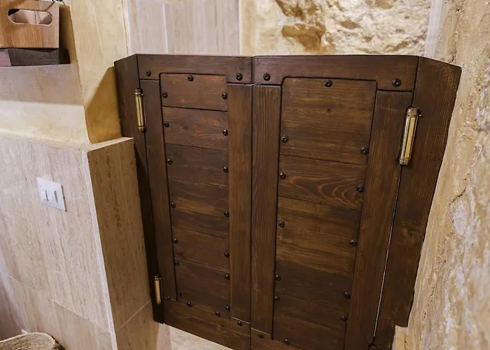 Charming Private Underground Retreat Self Check-in Rom