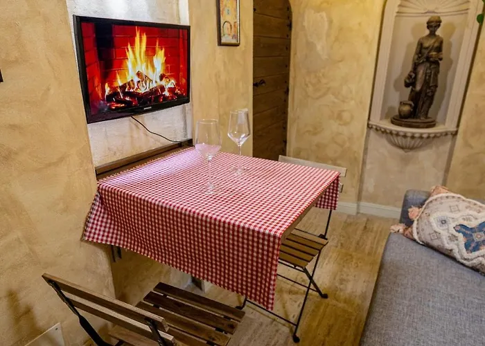 Charming Private Underground Retreat Self Check-in Apartment *