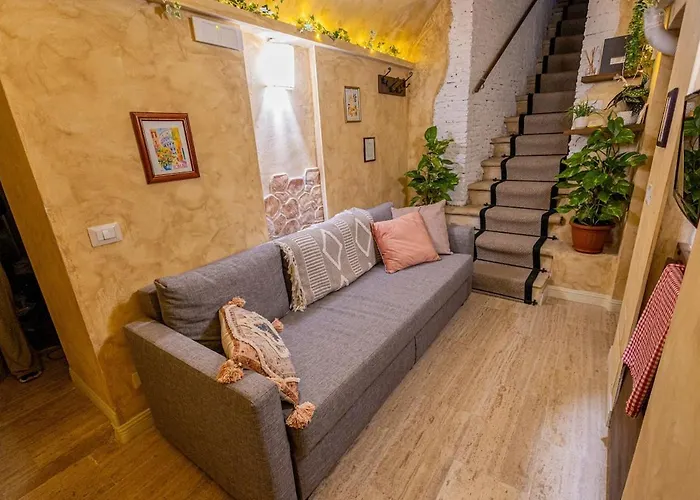 Charming Private Underground Retreat Self Check-in Apartment