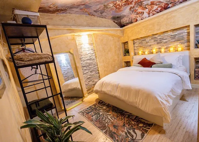 Charming Private Underground Retreat Self Check-in Apartment Rom