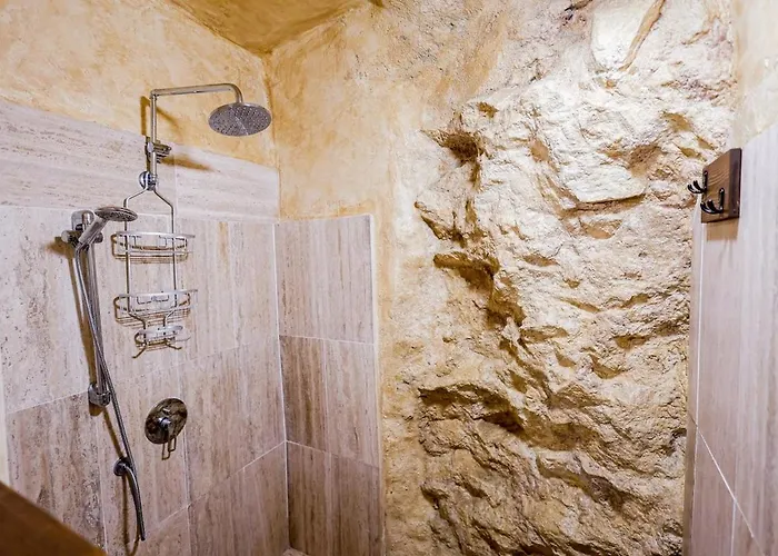 Charming Private Underground Retreat Self Check-in * Rom