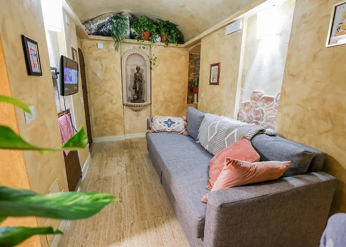 Charming Private Underground Retreat Self Check-in Apartment *
