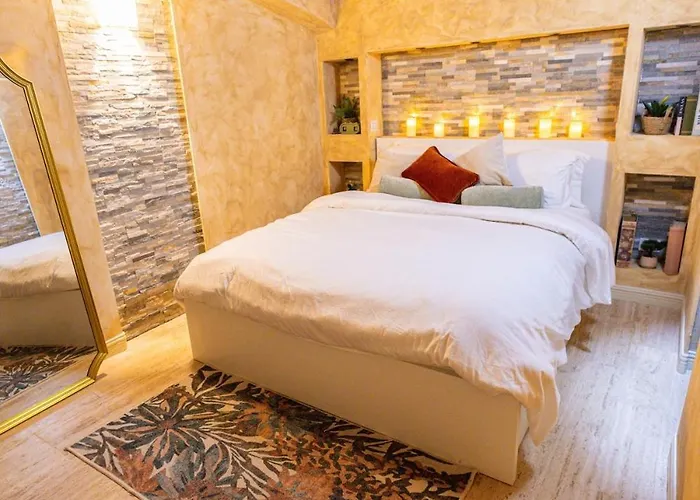 Charming Private Underground Retreat Self Check-in Apartment Rom