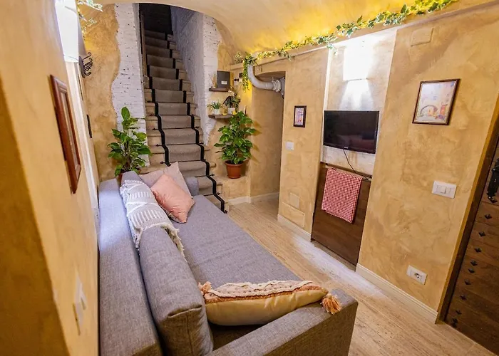 Charming Private Underground Retreat Self Check-in Apartment