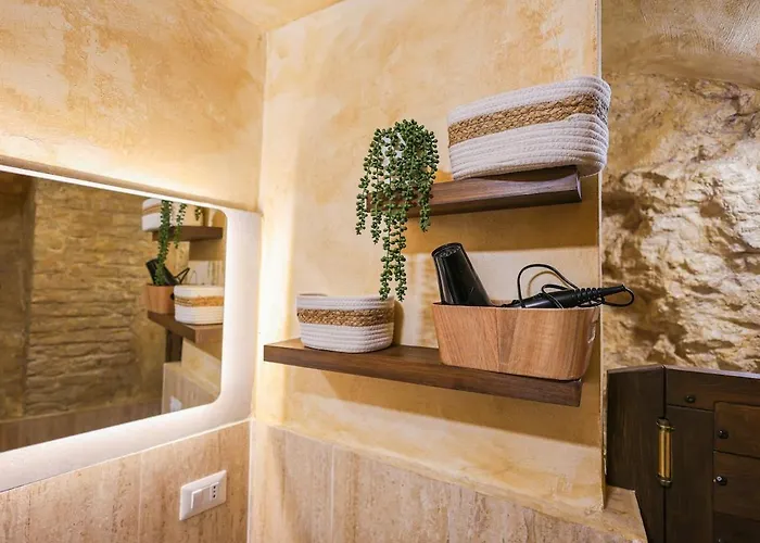 Charming Private Underground Retreat Self Check-in