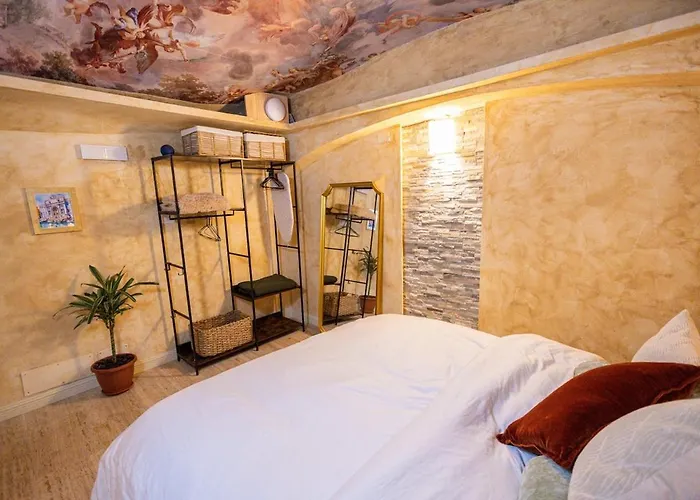 Charming Private Underground Retreat Self Check-in Apartment
